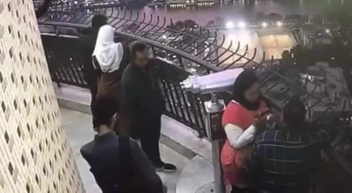 فتح تحقيق في الفيديو الذي أفزع المصريين وأظهر لقطات لشاب ألقى بنفسه من برج القاهرة
