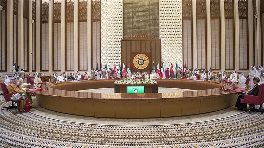 وزير قطري يصل السعودية للمشاركة بتحضيرات قمة الخليج، والجزائر تدخل مرحلة الصمت الانتخابي