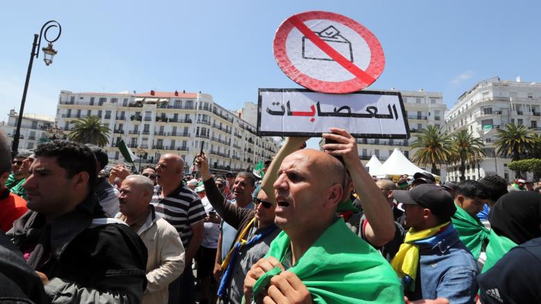 مراكز التصويت في الجزائر تفتح أبوابها وسط مظاهرات مناهضة للانتخابات