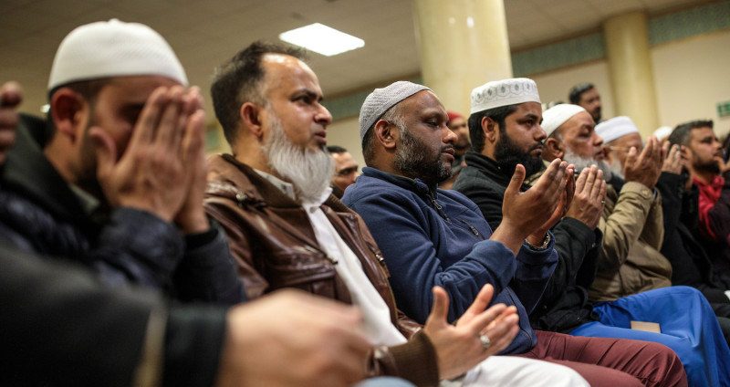 قنبلة موقوتة في بريطانيا.. «الإسلاموفوبيا» تتفاقم مع صعود اليمين، والتسامح مع مشاعر الكراهية يزيدها سوءاً
