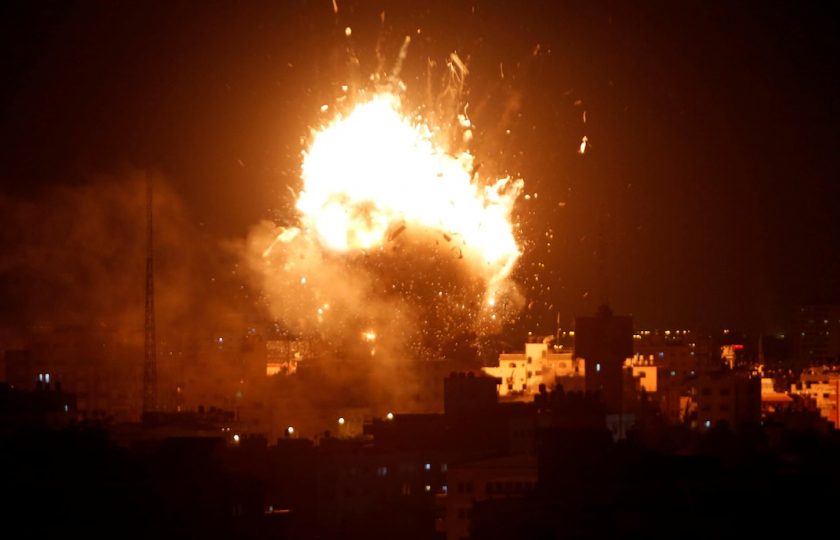 إطلاق 7 صواريخ على شمال القطاع.. مقاتلات إسرائيلية تشن غارات على مدينة غزة