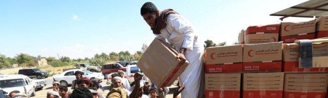 تحرشات واعتقالات.. كيف تحول الهلال الأحمر الإماراتي لذراع استخباراتية تجبر اليمنيين على الوشاية ببعضهم؟