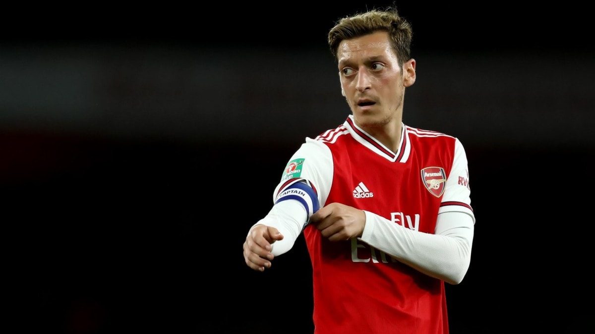 أوزيل يكشف سبب تفضيله ريال مدريد على برشلونة (رويترز)