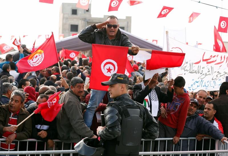 بعد أن ربِحَت الانتخابات في 2019.. هل تفوز تونس بالاستقرار في 2020؟