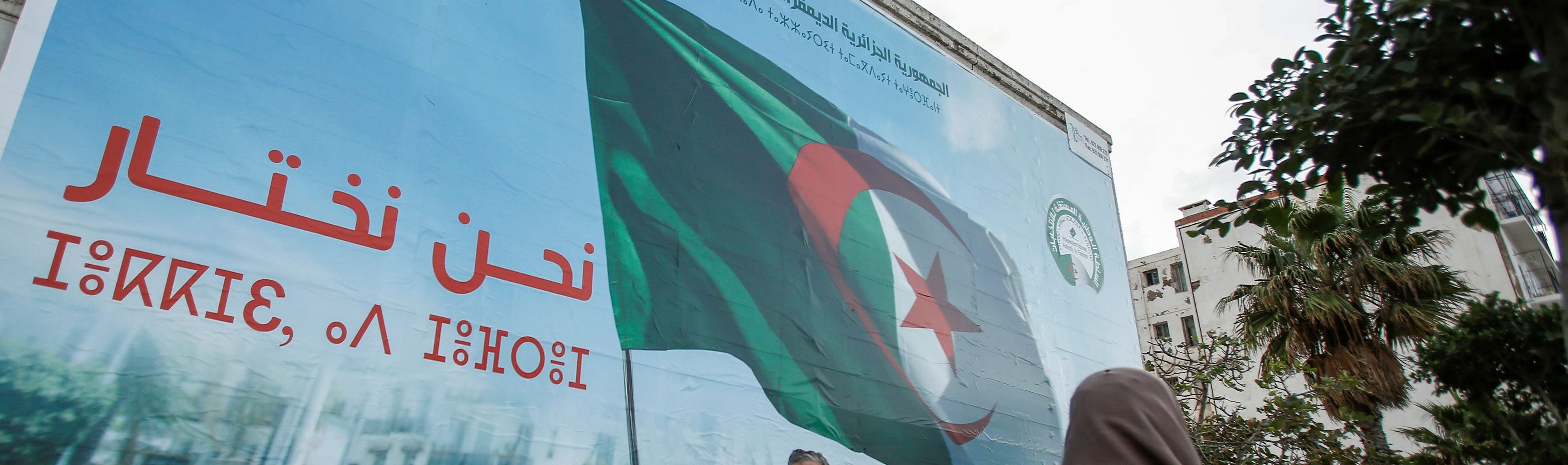 الجزائر تدخل الصمت الانتخابي قبل اختيار رئيس جديد، والبدو الرُّحل يبدأون في التصويت