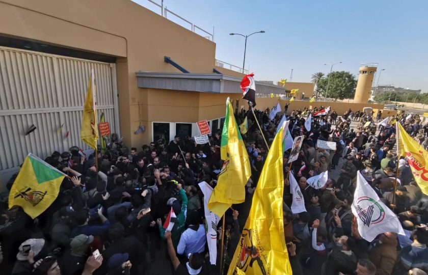 هل تضطر القوات الأمريكية لمغادرة العراق بعد هجومها على الحشد أم ستحاربه؟