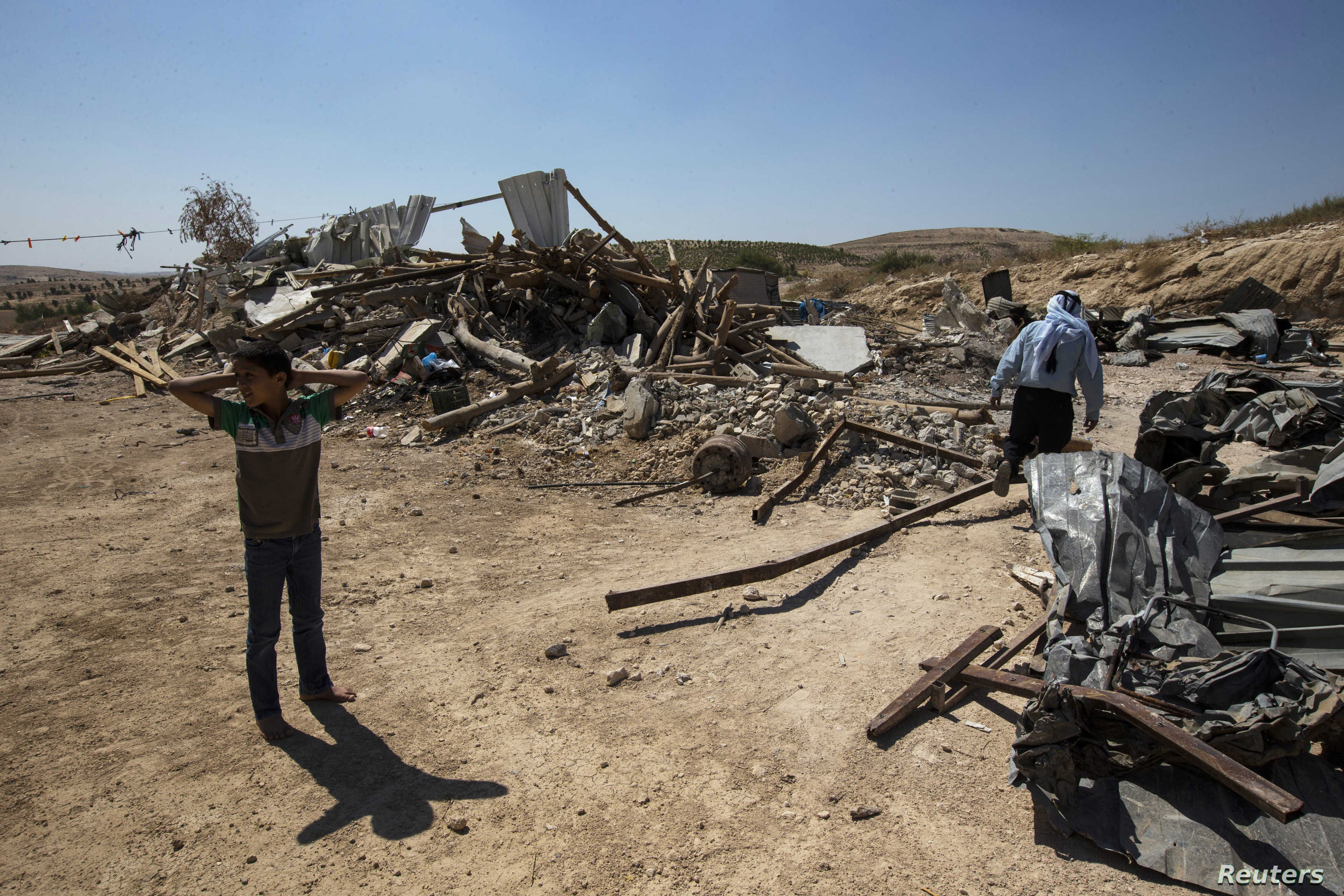 «على جُثثنا».. كيف تخطط إسرائيل لتهجير البدو الفلسطينيين من صحراء النقب؟