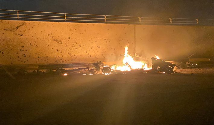 فيديو للسيارة التي قصفتها أمريكا وقتلت فيها سليماني، النيران التهمتها والأشلاء تناثرت بجوارها