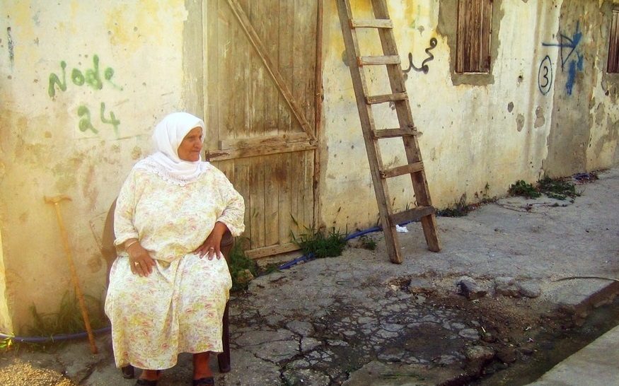 ممنوعون من التملك والعمل ويدفنون موتاهم فوق بعضهم لأن المقابر لا تتسع.. تفاصيل معاناة اللاجئين الفلسطينيين في لبنان