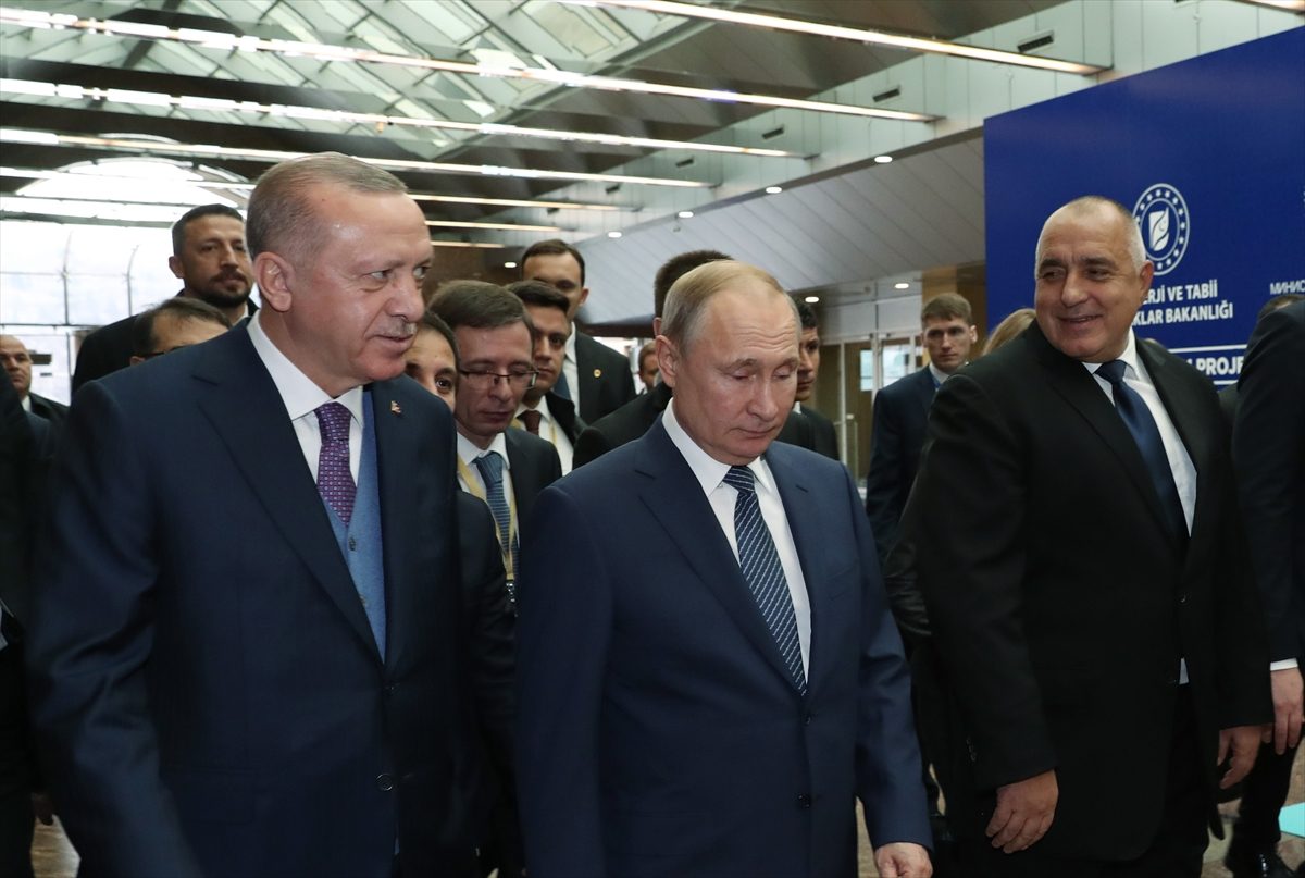 أردوغان وبوتين يبحثان سبل خفض التصعيد في المنطقة، ويرفضان تحويل المنطقة إلى ساحة لحروب «الوصاية»