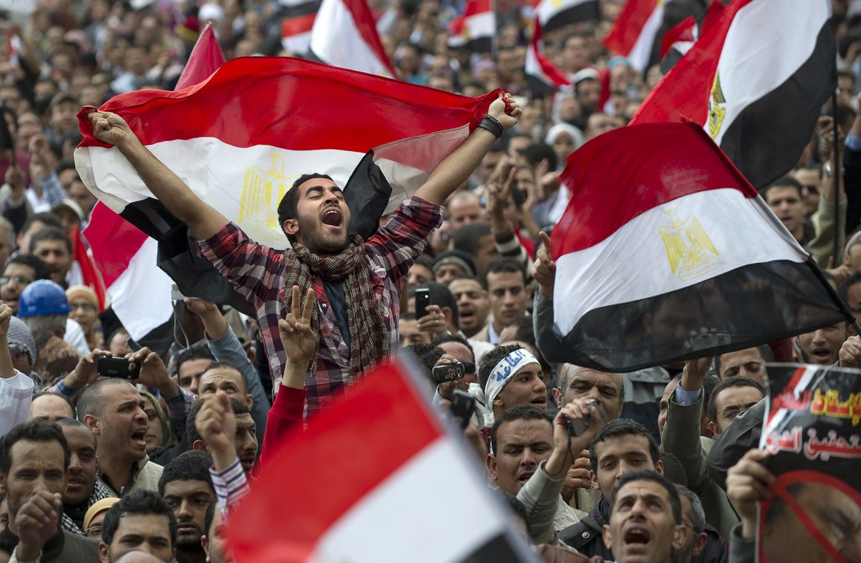25 يناير 2011 هي السنة الجديدة وكل ما بعدها قديم.. رسالة إلى العم مريد البرغوثي