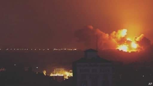 نشر ناشطون ووسائل إعلامية فيديوهات تظهر لحظة استهدف الحرس الثوري الإيراني، فجر اليوم الأربعاء، لقاعدة «عين الأسد» الجوية العسكرية الأمريكية