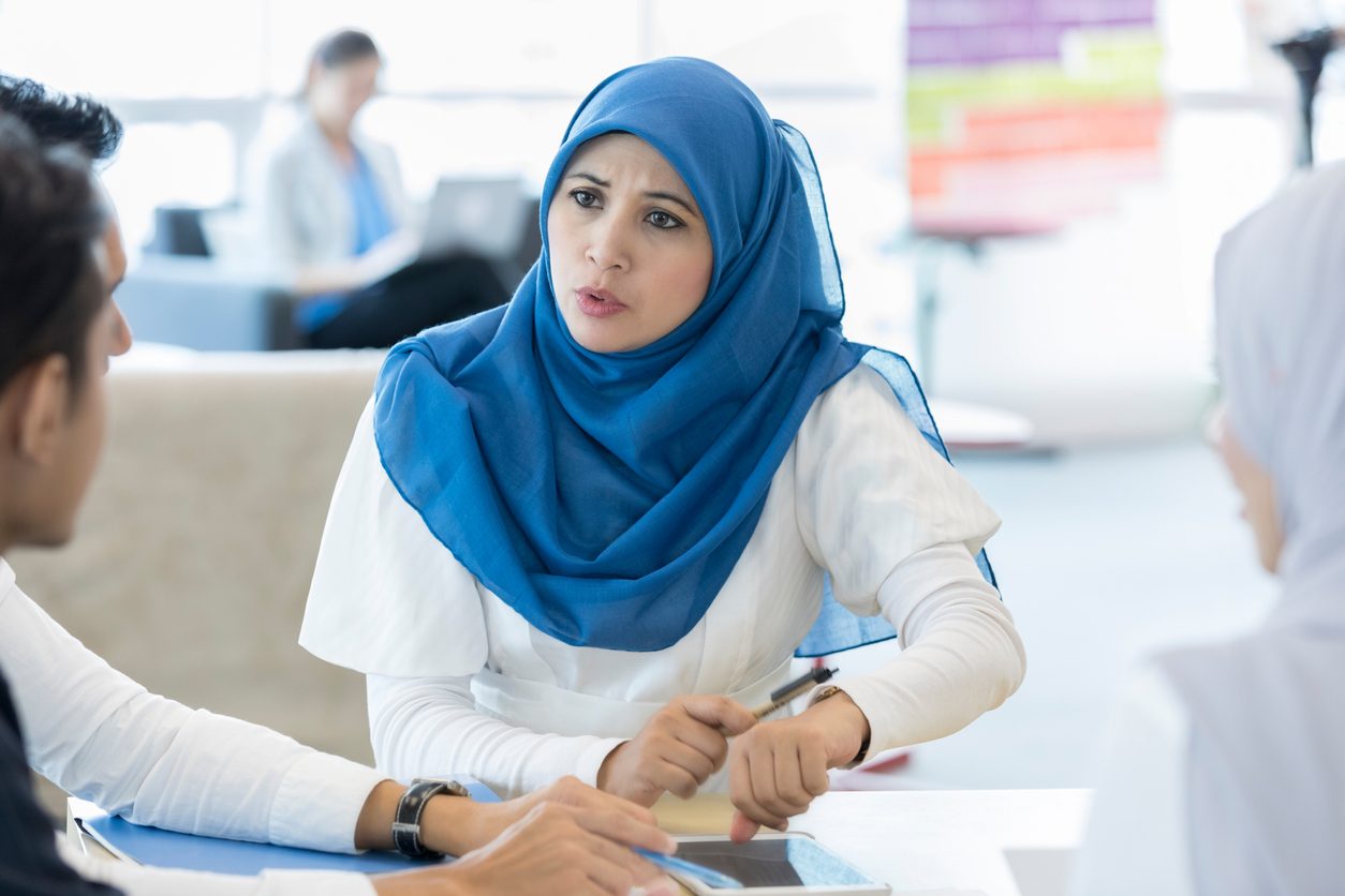 عملت لمدة 14 سنة في مؤسسات مختلفة.. كيف واجهت إهمال الشركات لاجتهادي وعدم تقديري؟