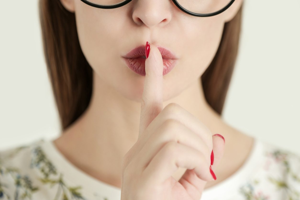 «هنفرح بيكي امتى».. ما الذي يجعل الخصوصية منتهكة في المجتمعات العربية؟