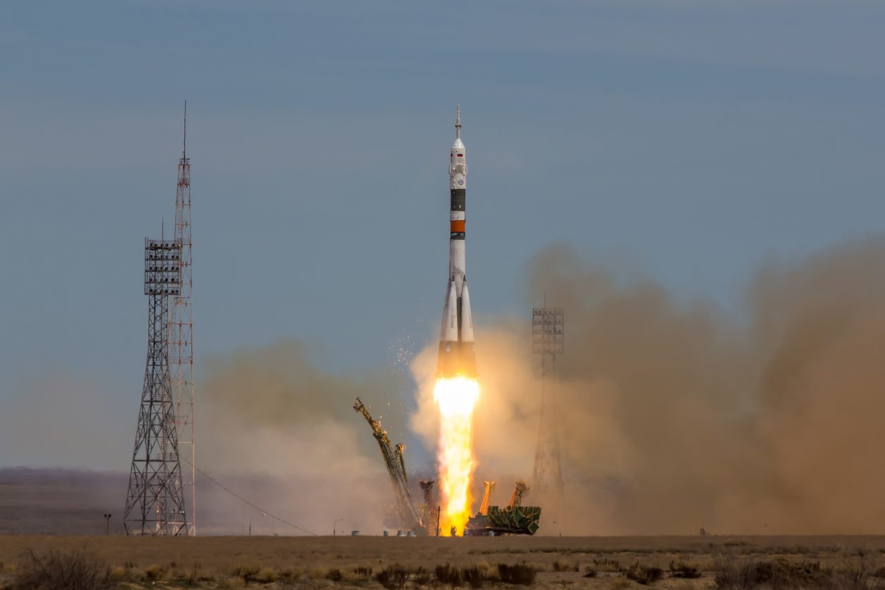 قبل البدء في نقل البشر إلى الفضاء.. شركة SpaceX تطلق صاروخاً ثم تدمره لاختبار نظام إخلاء الطوارئ (فيديو)