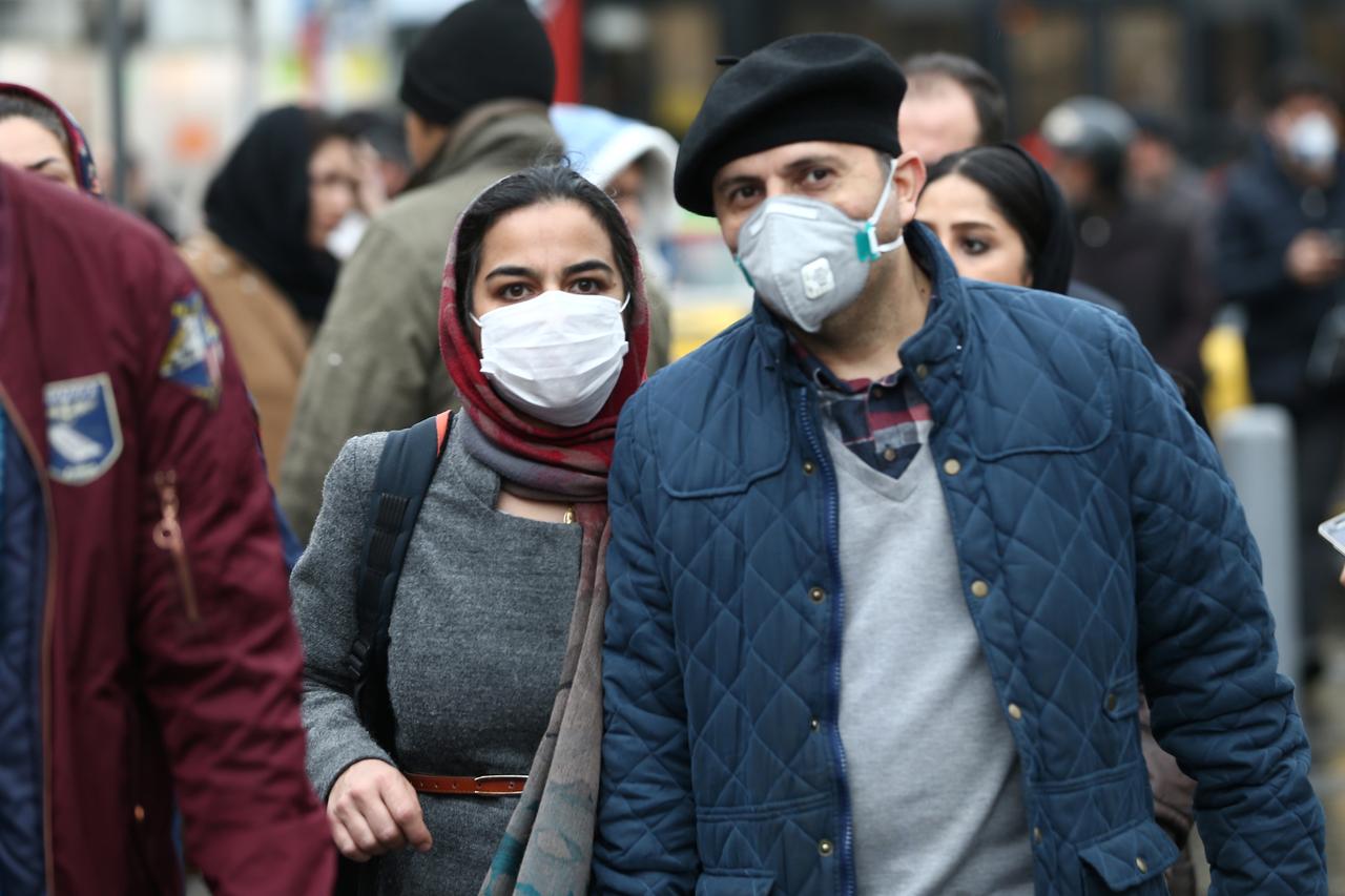 المشكلة ليست في التلامس فقط.. المسافة التي ينتقل فيها كورونا بين البشر ضعف ما توقعه العلماء
