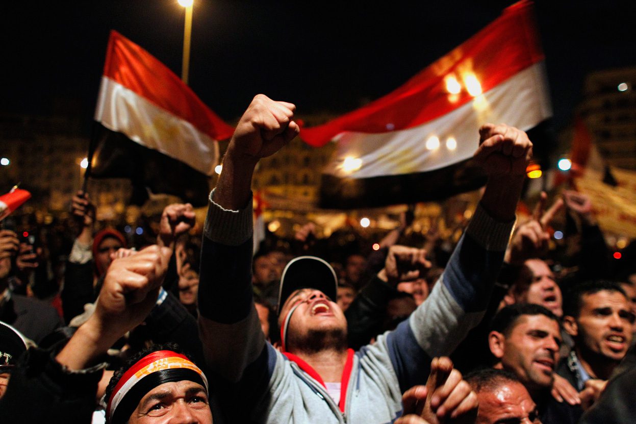 “تشريح الثورة المصرية”: انتهت مرحلة الأزمة وبدأت تظهر أعراض الحمى.. فما هي المرحلة القادمة؟