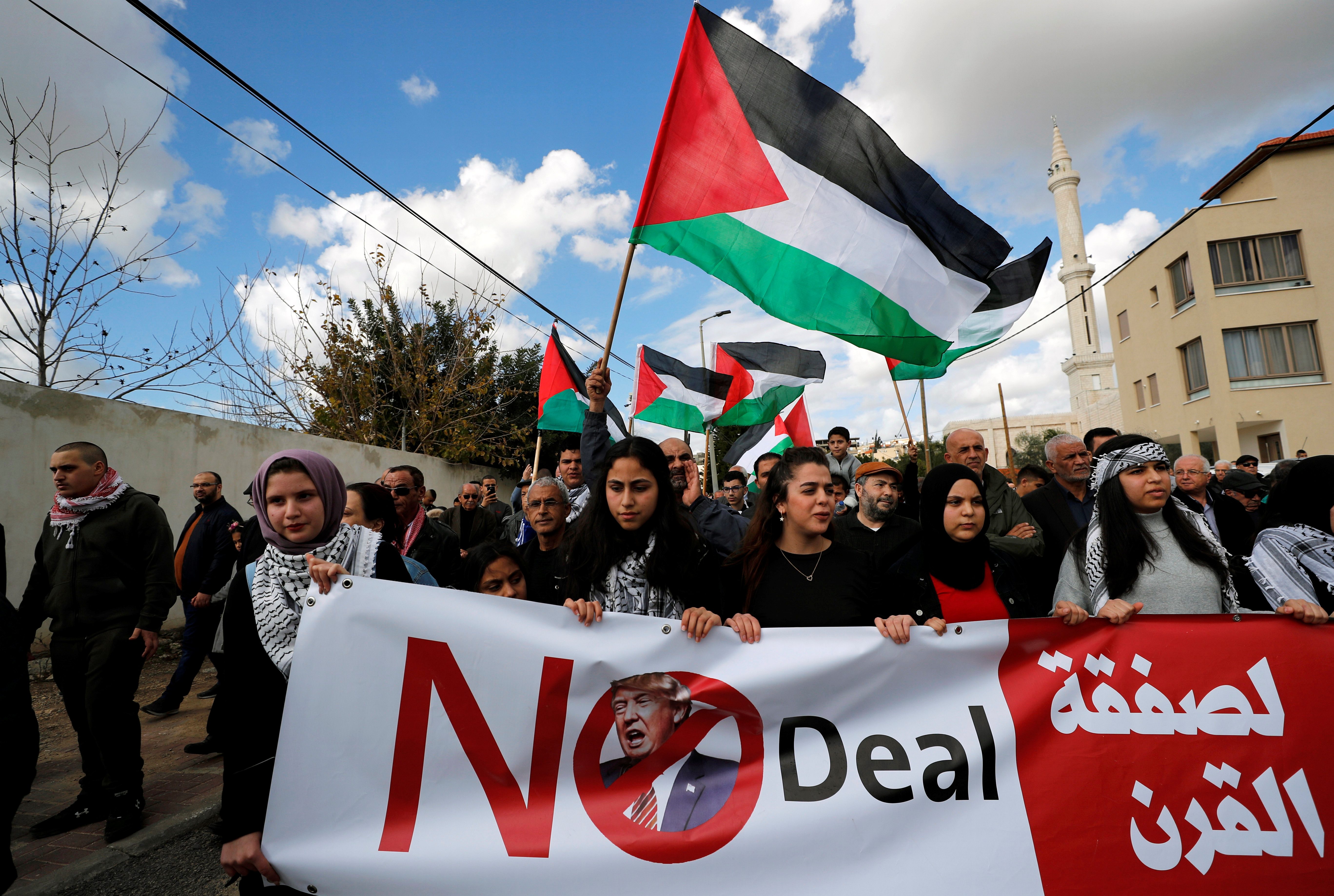 هل تلقى نتنياهو ضربة في الوقت الحرج؟ إسرائيل تستجيب لأمريكا وتؤجِّل ضم الضفة الغربية عدة أشهر