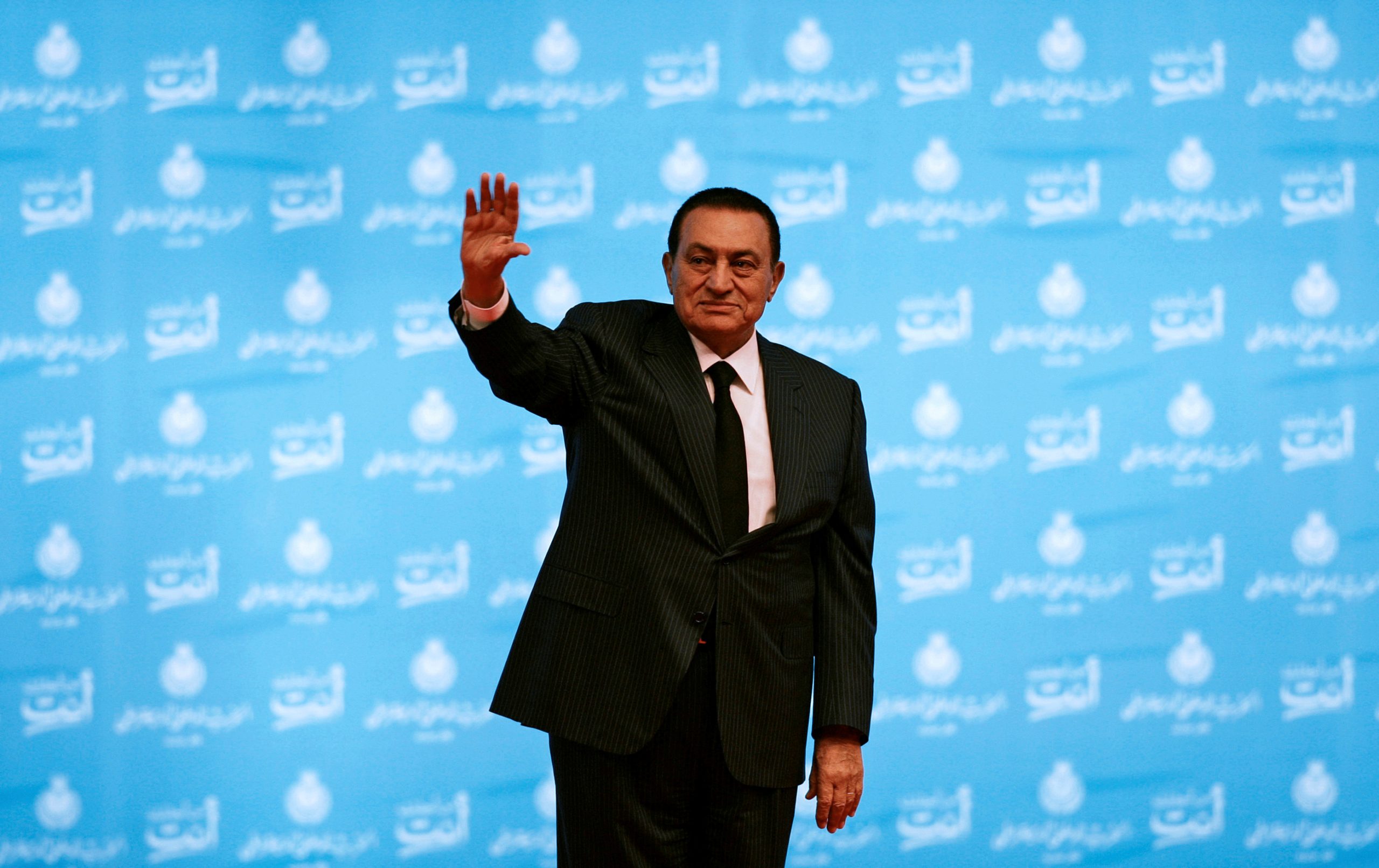 الرئاسة المصرية تصف مبارك بـ”أحد أبطال أكتوبر”.. وجنازة عسكرية لتشييع جثمان الرئيس الأسبق