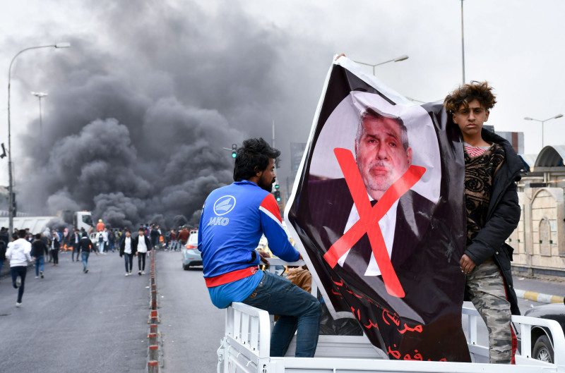 حكومة علاوي لن تكون الحل.. فورين بوليسي: النظام الذي أنشأته أمريكا في العراق بعد 2003 يجب تغييره