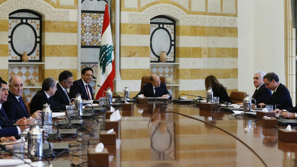 بين مطرقة الاحتجاجات وسندان القرارات الصعبة.. ماذا ينتظر حكومة لبنان الجديدة؟