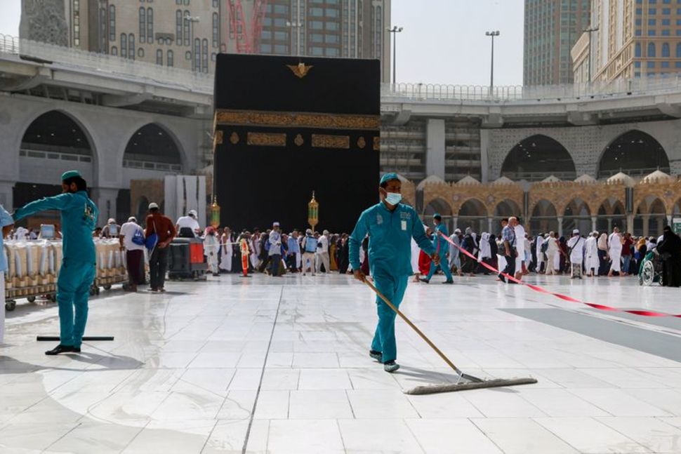السعودية تعلق الدراسة وجلسات القرآن وتبقي على الترفيه.. فهل هذه القرارات لمواجهة كورونا أم لها مآرب أخرى؟