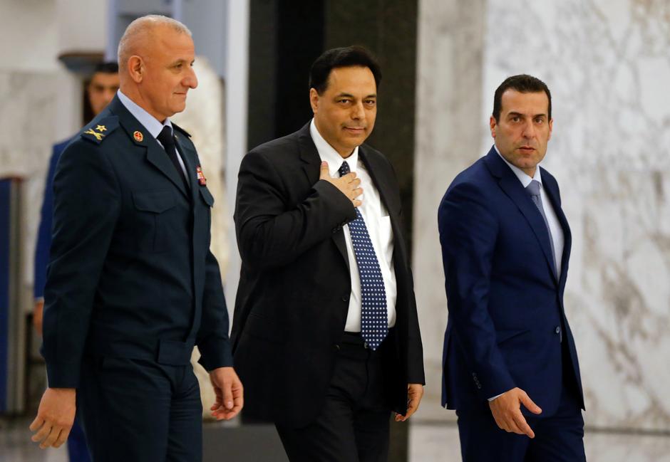البعض يراه “ذنب” إيران.. هل يؤدي كورونا لانهيار لبنان أم يقلص نفوذ حزب الله؟