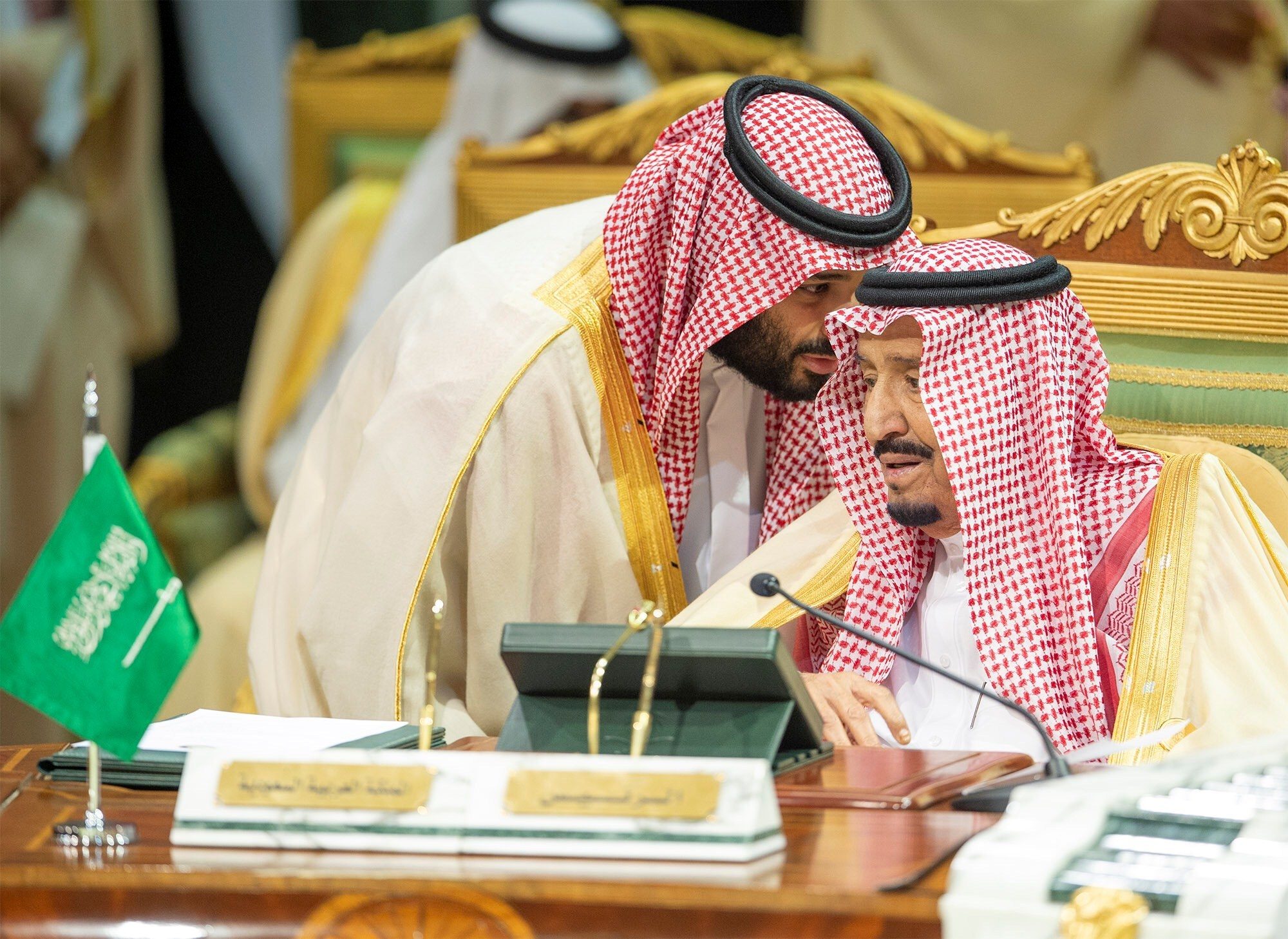 الهيبة الأبوية.. ما السلاح الأقوى الذي استغله محمد بن سلمان من أبيه منذ كان أميراً للرياض؟