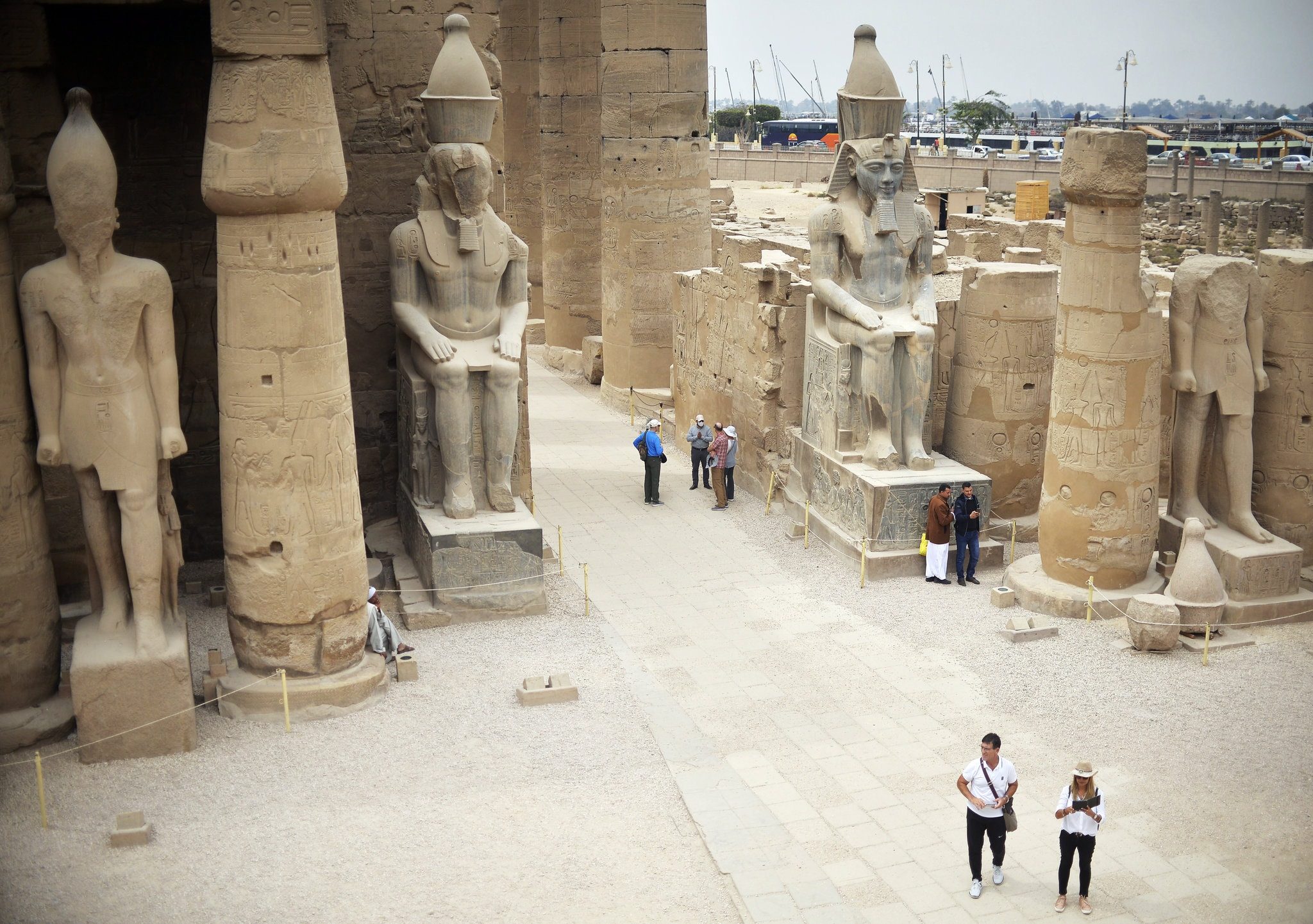 مصر تغامر.. تصر على استقبال السياح رغم تفشي كورونا بالأقصر
