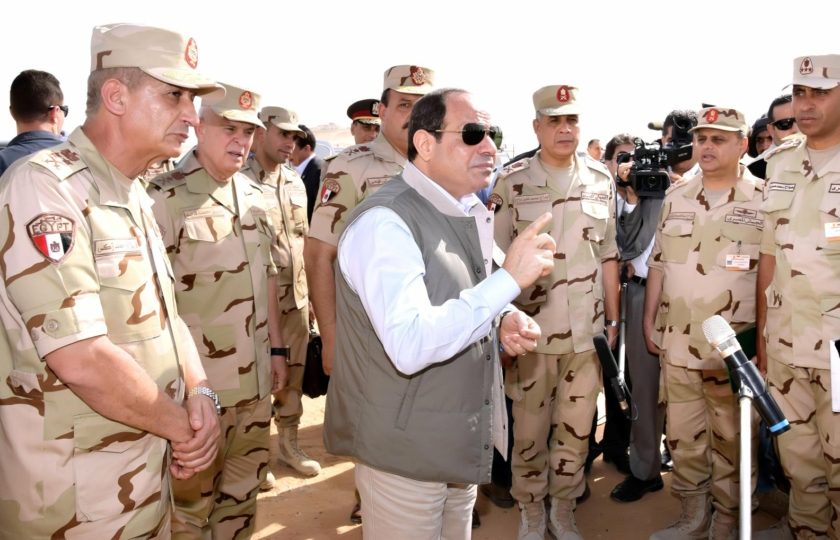بعد وفاة لواءين بكورونا.. هل تفشى الفيروس بين قادة الجيش المصري؟