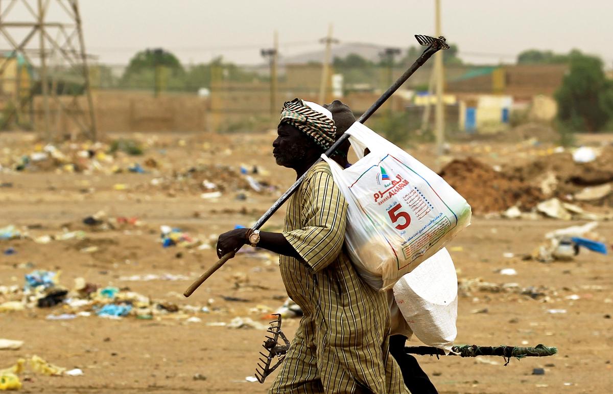 عمال سودانيون في الخرطوم