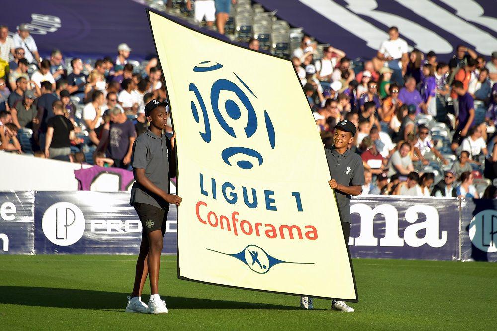 ثالث أكثر دولة أوروبية مهددة.. الاتحاد الفرنسي يقرر لعب الدوري بدون جماهير خشية من كورونا