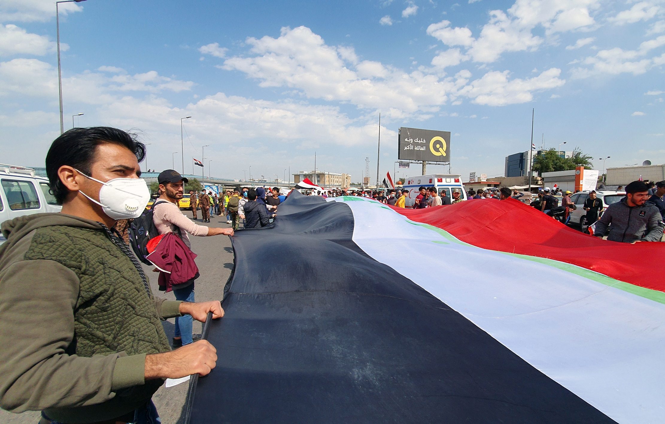 آلاف المتظاهرين يصلون إلى ساحة التحرير وسط العاصمة بغداد