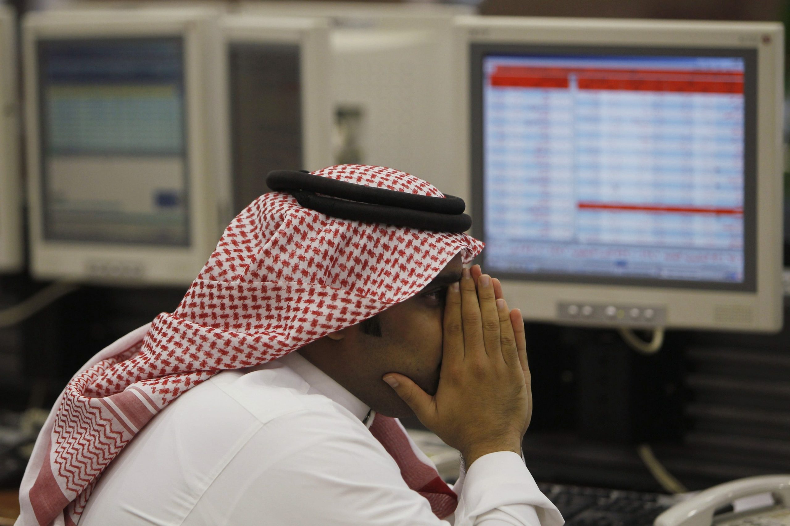 البورصة السعودية تتراجع إثر اعتقال أمراء بالمملكة.. سهم أرامكو يهبط لأول مرة منذ طرحه للبيع