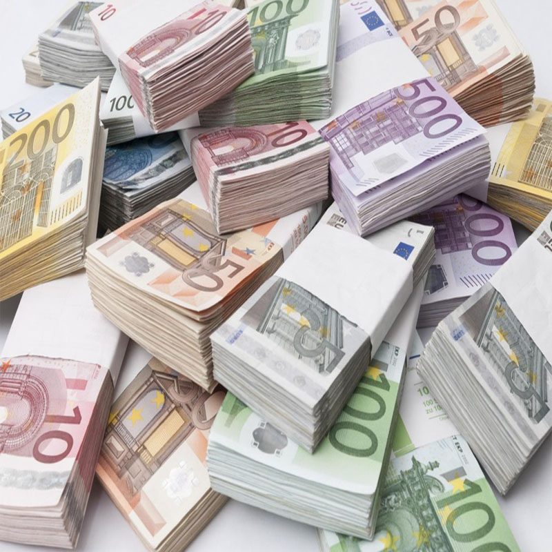 كورونا ينتقل عبر الأوراق المالية.. هل يعني هذا أنه فيروس “خارق” لا يموت بسهولة؟
