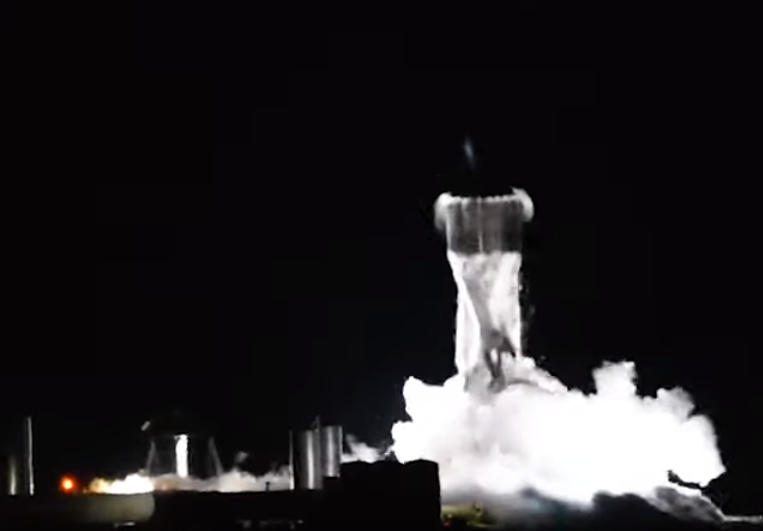 ارتفع قليلاً ثم سقط ليُحدث انفجاراً كبيراً.. فيديو لتحطم صاروخ SpaceX الذي يهدف لنقل البشر للمريخ