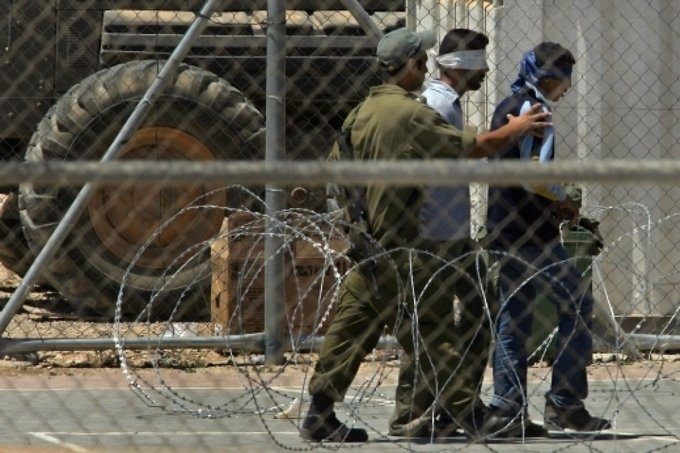 عزل 4 أسرى فلسطينيين في السجون الإسرائيلية بعد الاشتباه في إصابتهم بكورونا