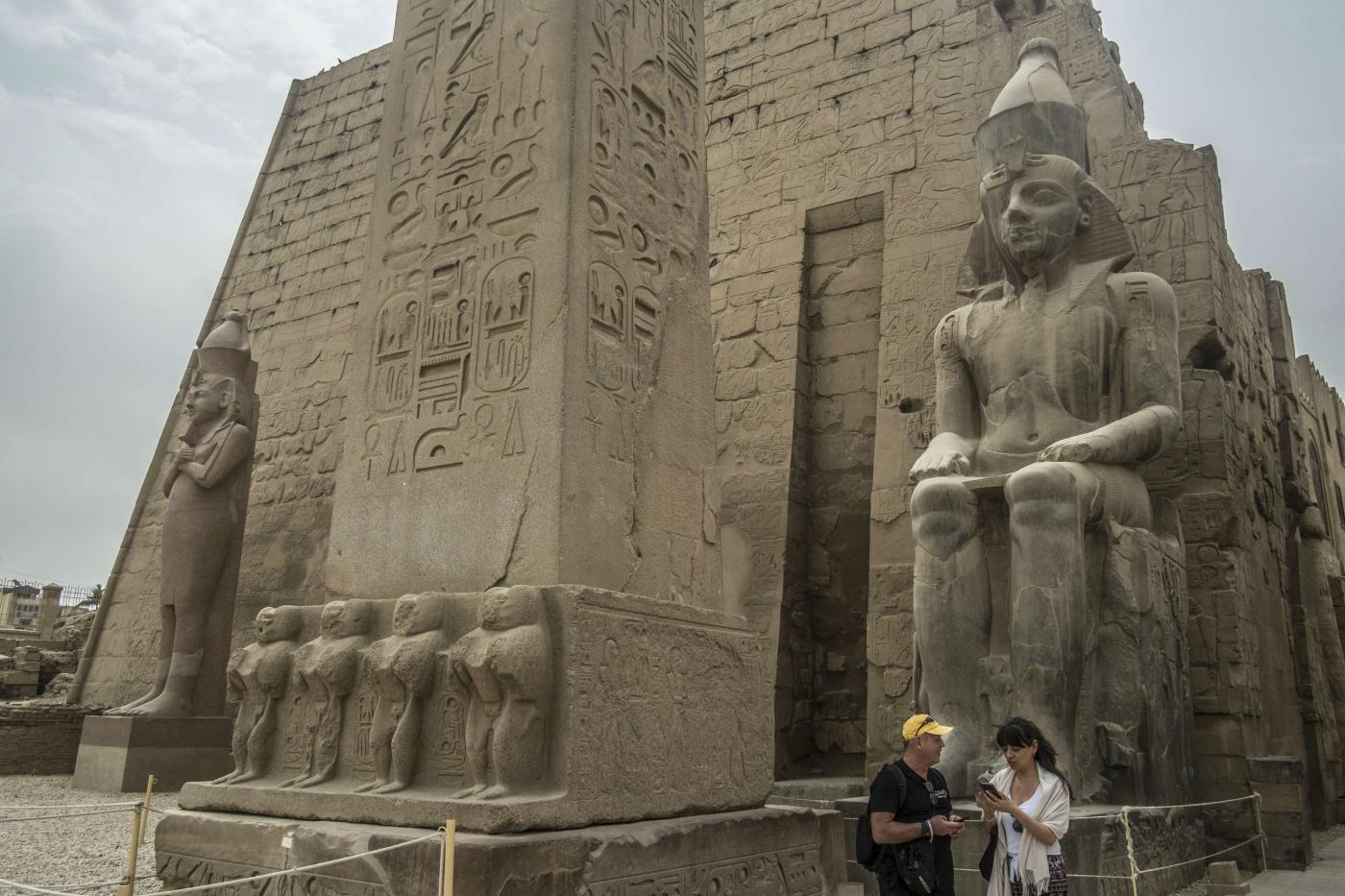 هلع في الأقصر.. كورونا يطارد السياح، وقلة الإمكانيات تقلق الوافدين والمواطنين