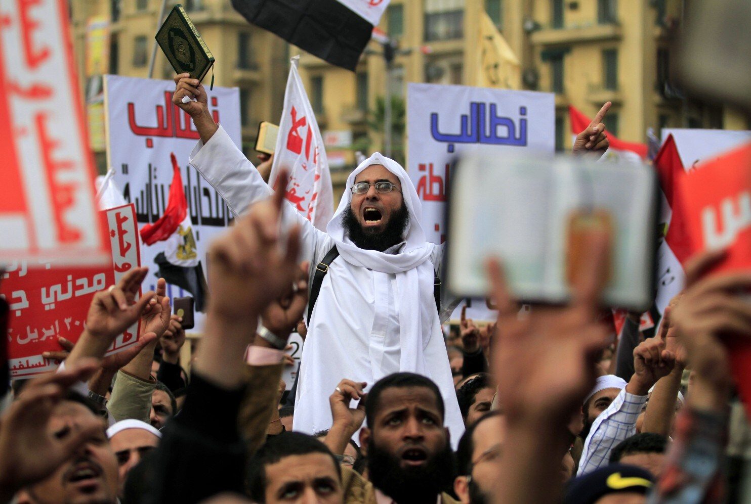 لماذا لم تضمن دائماً تشريعات الحكم في الإسلام وصول الحاكم العادل؟ عن كتاب «أشواق الحرية وموقف السلفيين من الديمقراطية»