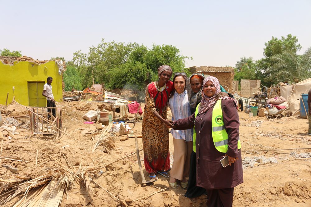 “دول عربية خلف الهجمة”.. لماذا حلّ السودان أقدم جمعيات العمل الخيري وصادر أموال الوقف؟