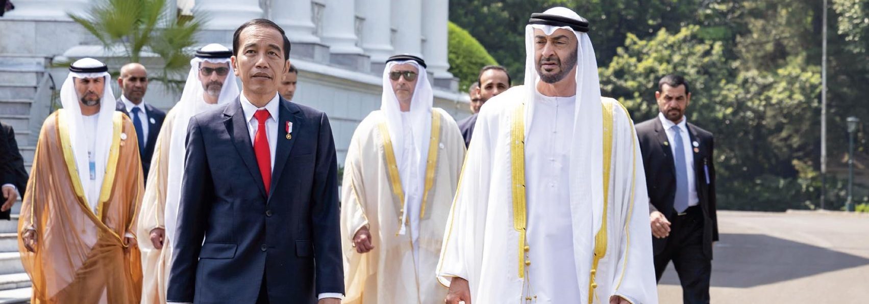 كيف استغل محمد بن زايد الفتور بين السعودية وإندونيسيا وأغدق الأموال على جاكرتا