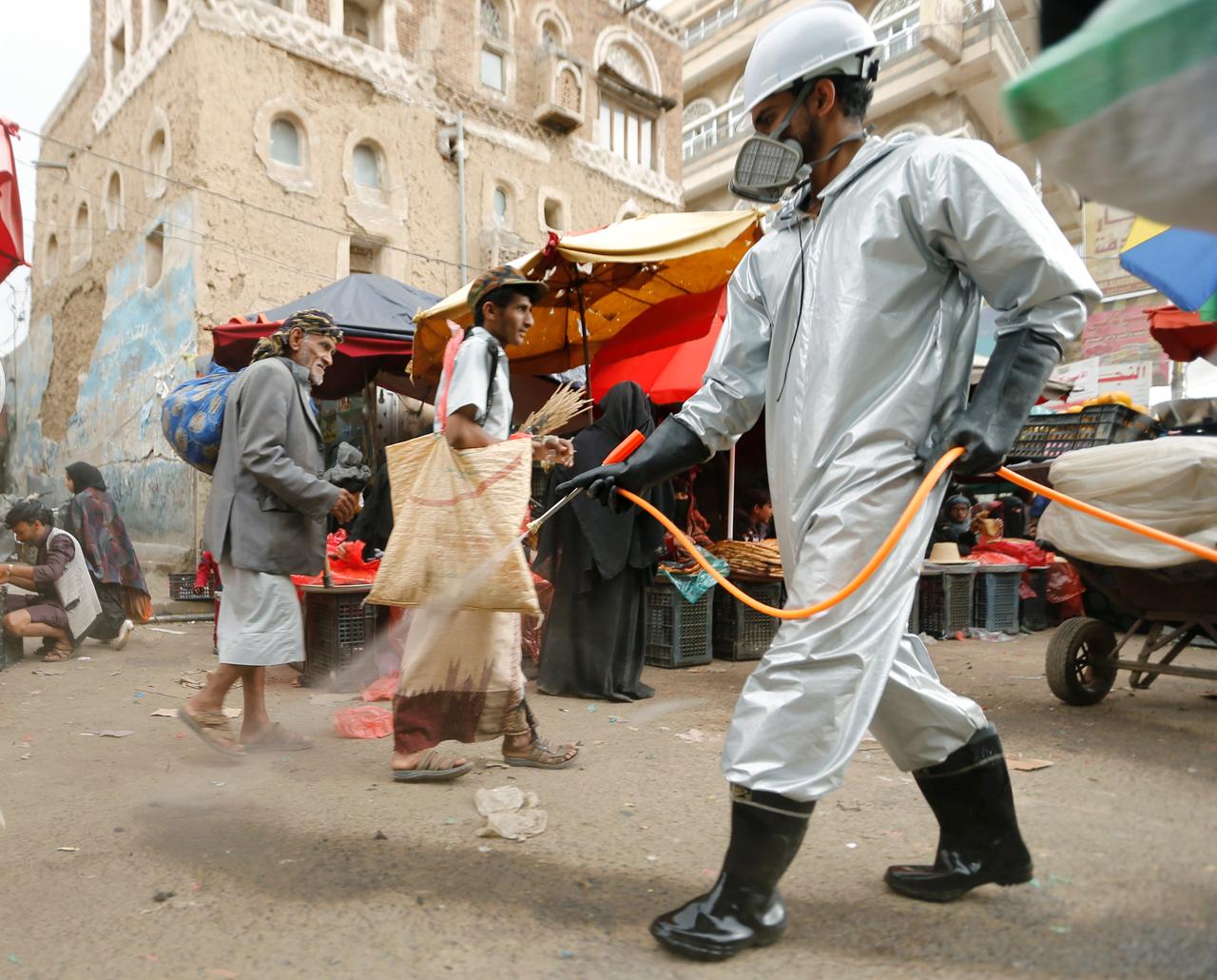 أعداد الموتى بلغت 3 أضعاف وشائعات عن قتل المصابين.. هل يخفي الحوثيون الحجم الحقيقي لكورونا في اليمن؟