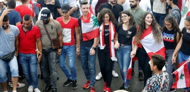 الطبقة الوسطى الأكثر بهجة بالمنطقة العربية والتي رقصت في ذروة الحرب توقفت اليوم عن الاحتفال