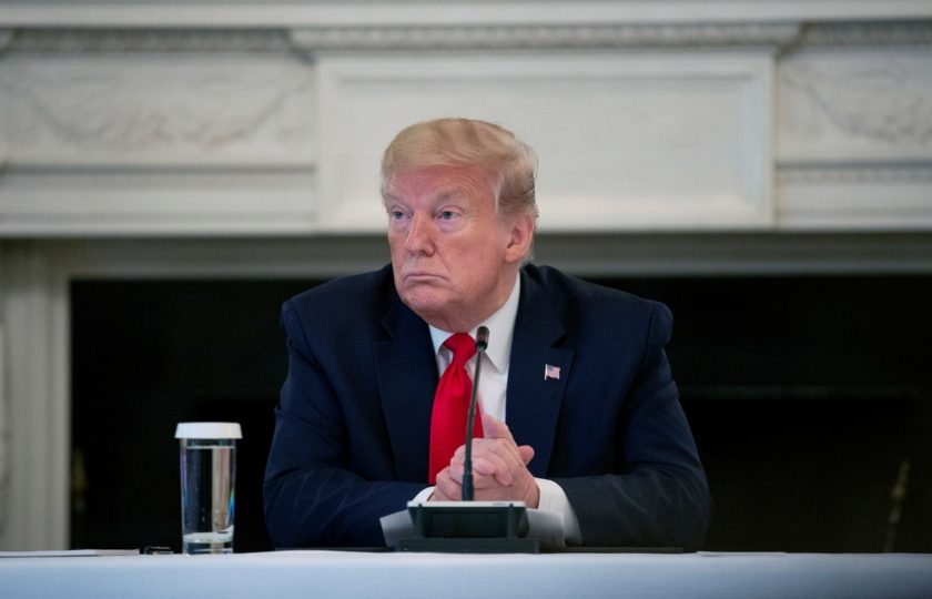 لا يمكن التعليق عليها أو إعادة نشرها.. تويتر يوجه ضربة جديدة لترامب بسبب تغريدة “تمجد العنف”