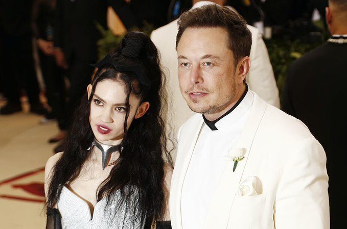 بعد أن أثار ضجة بسبب “غرابته”.. الملياردير الأمريكي إيلون ماسك يغير اسم طفله بسبب قوانين كاليفورنيا