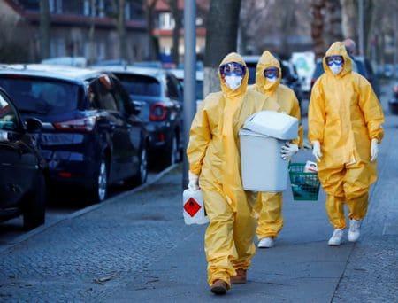 من بينها الأطفال والطقس واللقاح.. ألغاز كورونا السبعة التي فشل العلماء في حلها