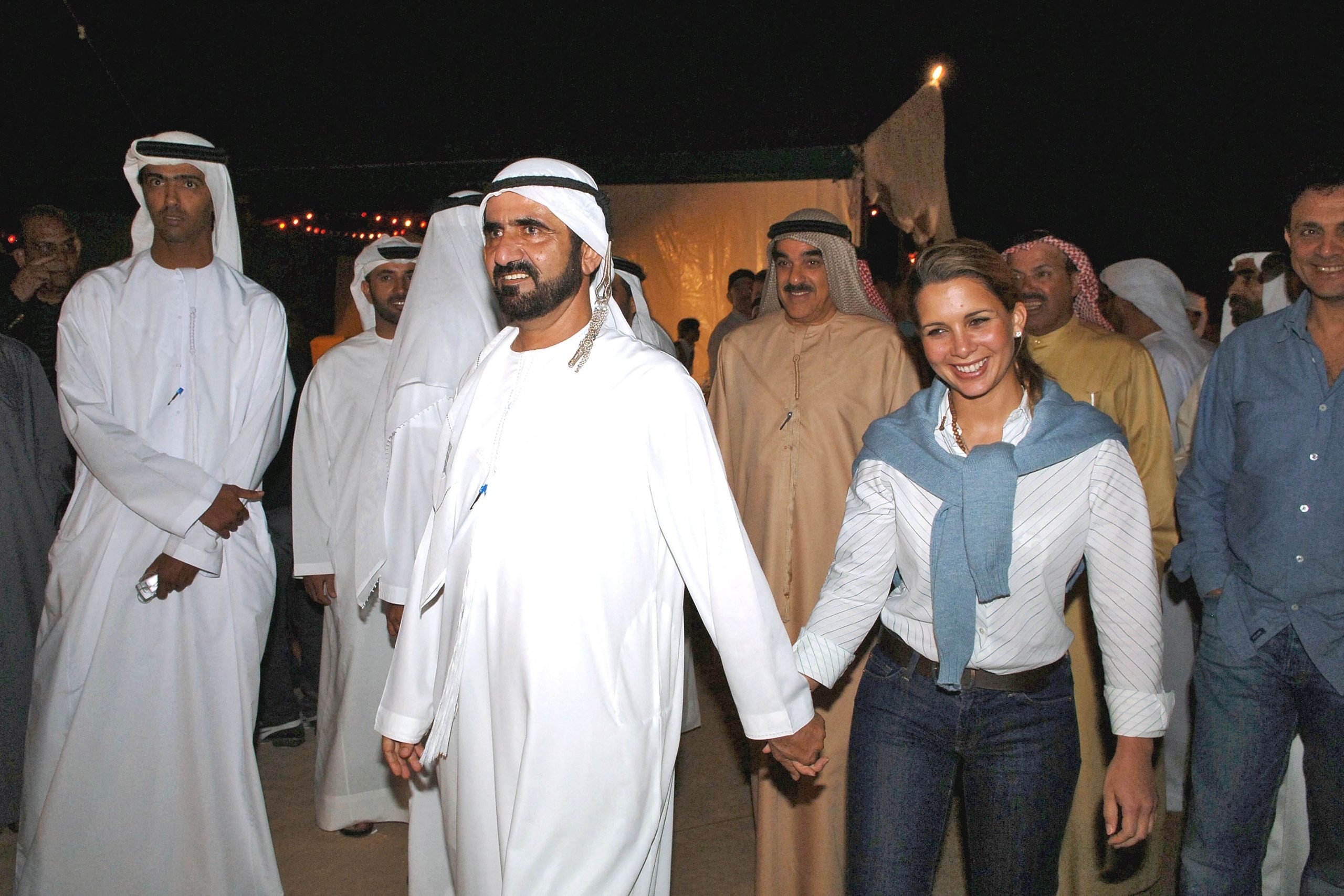 حاكم دبي الشيخ محمد بن راشد مع زوجته السابقة الأميرة هيا/أرشيف رويترز