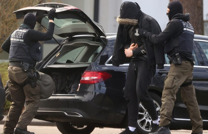 أراد قتل مسلمين وتكرار ما حدث بمسجدين في نيوزيلندا.. ألمانيا تُحبط هجوماً دموياً على أراضيها