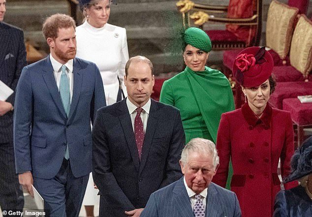 حذّرته من الزواج بميغان ماركل.. كتاب جديد يكشف أسرار علاقة كيت ميدلتون بالأمير هاري