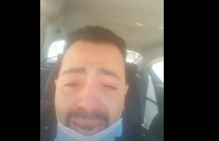 “أمي بتموت منّي”.. الفنان المصري “شيكو” ينهار على الهواء ويستغيث لإنقاذ والدته المصابة بكورونا (فيديو)